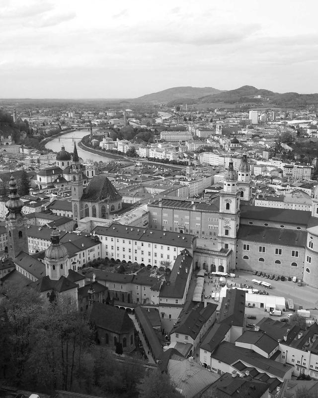 Public réuni pour un forum citoyen animé par Opinion Studio à Bordeaux